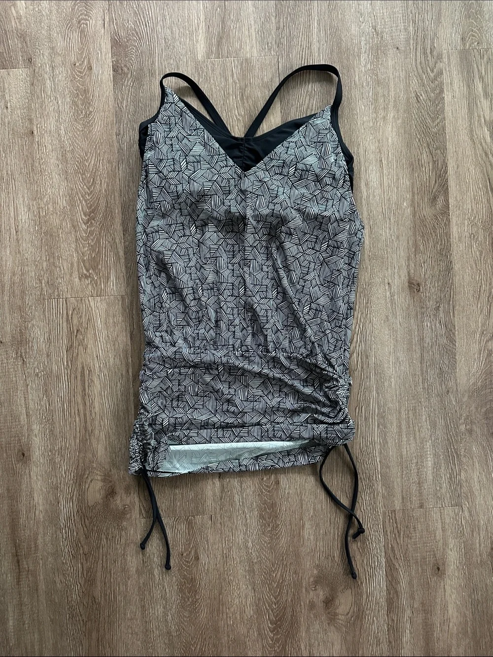 Athleta Laguna Side Scrunch Tankini Top Black & White 38 B/C Beach